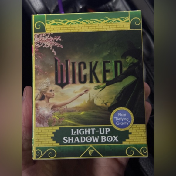 Wicked: Light-Up Shadow Box - (Rp Minis) by Running Press NIB - Picture 2 of 4